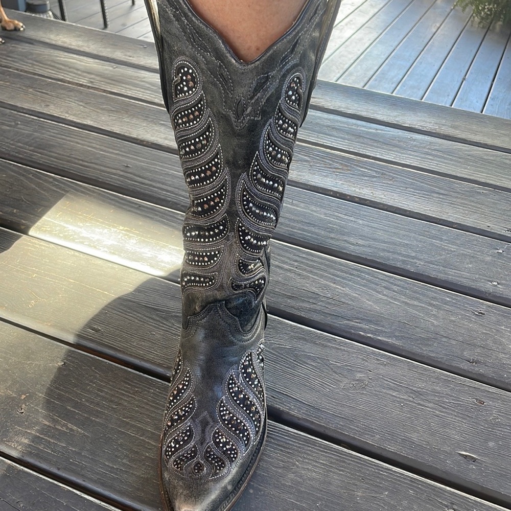 Black with rhinestones.   Corral women’s boots size 8.5